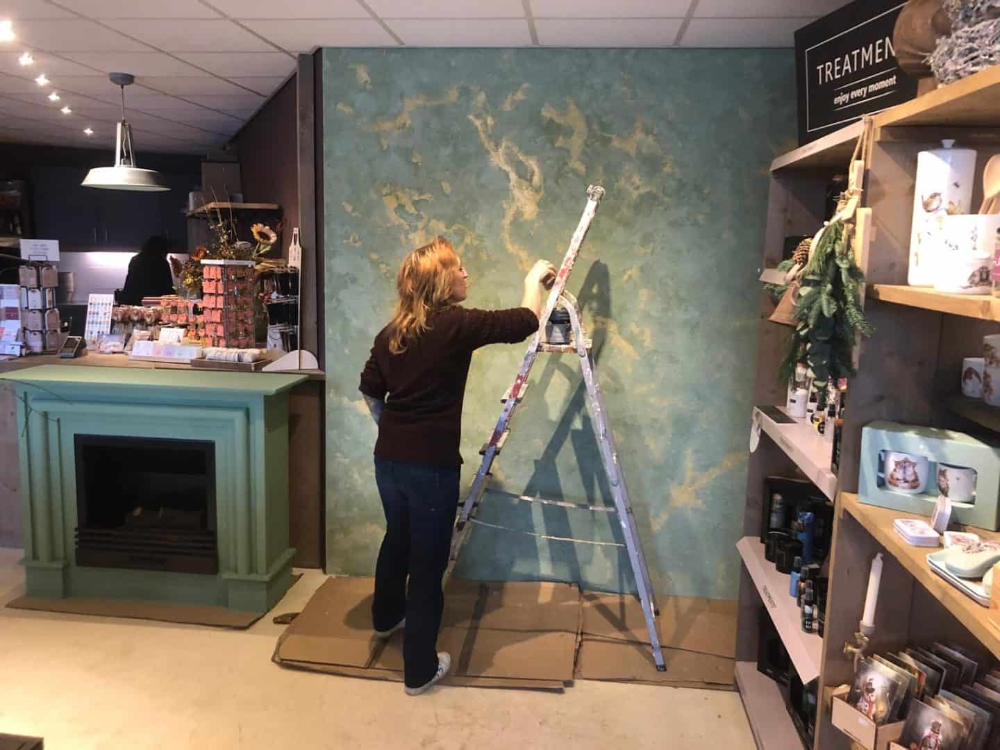 Barbara aan het creëren